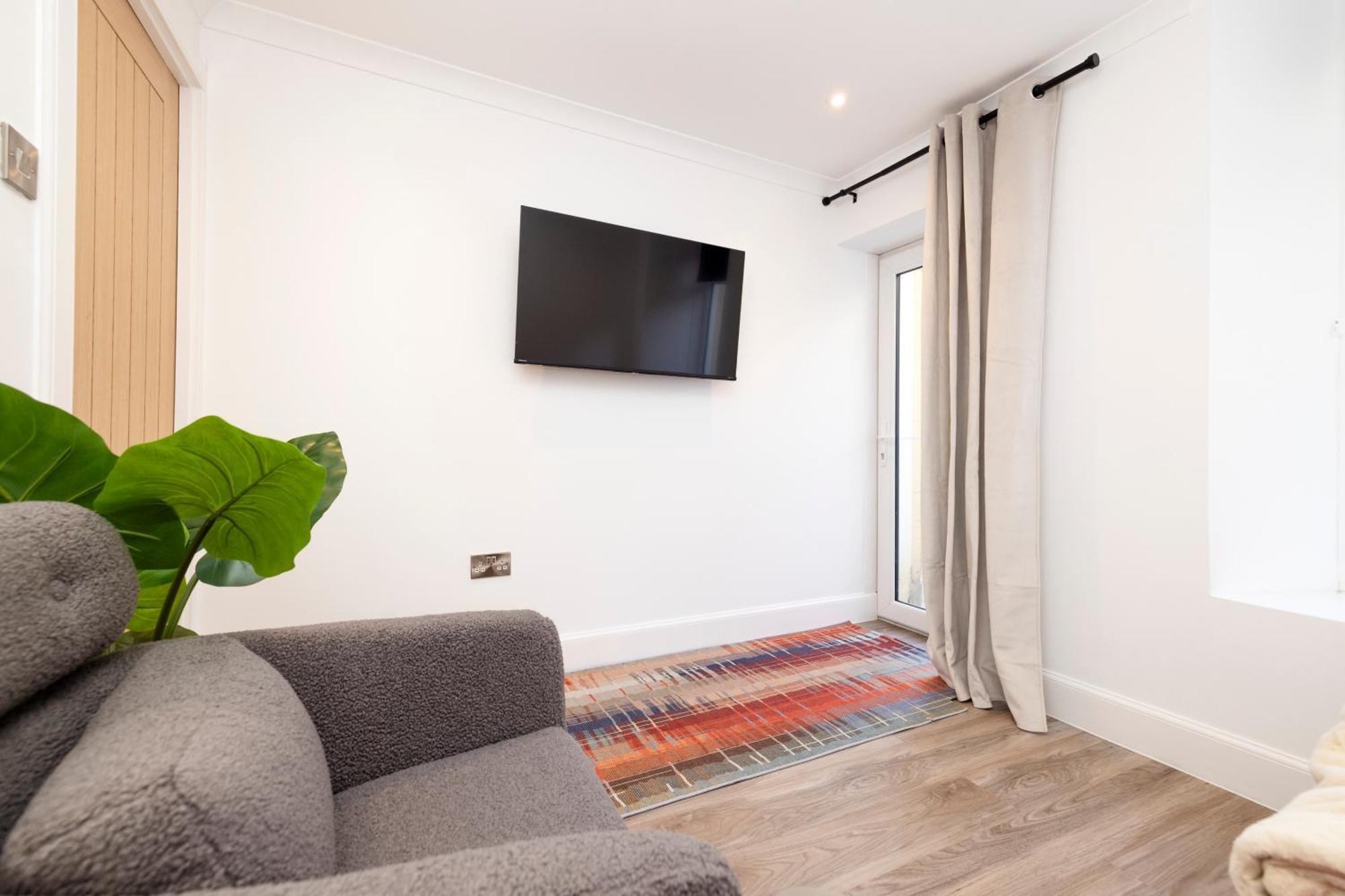 Joivy 3Br Flat In Haymarket With Free Parking EDI Exteriér fotografie