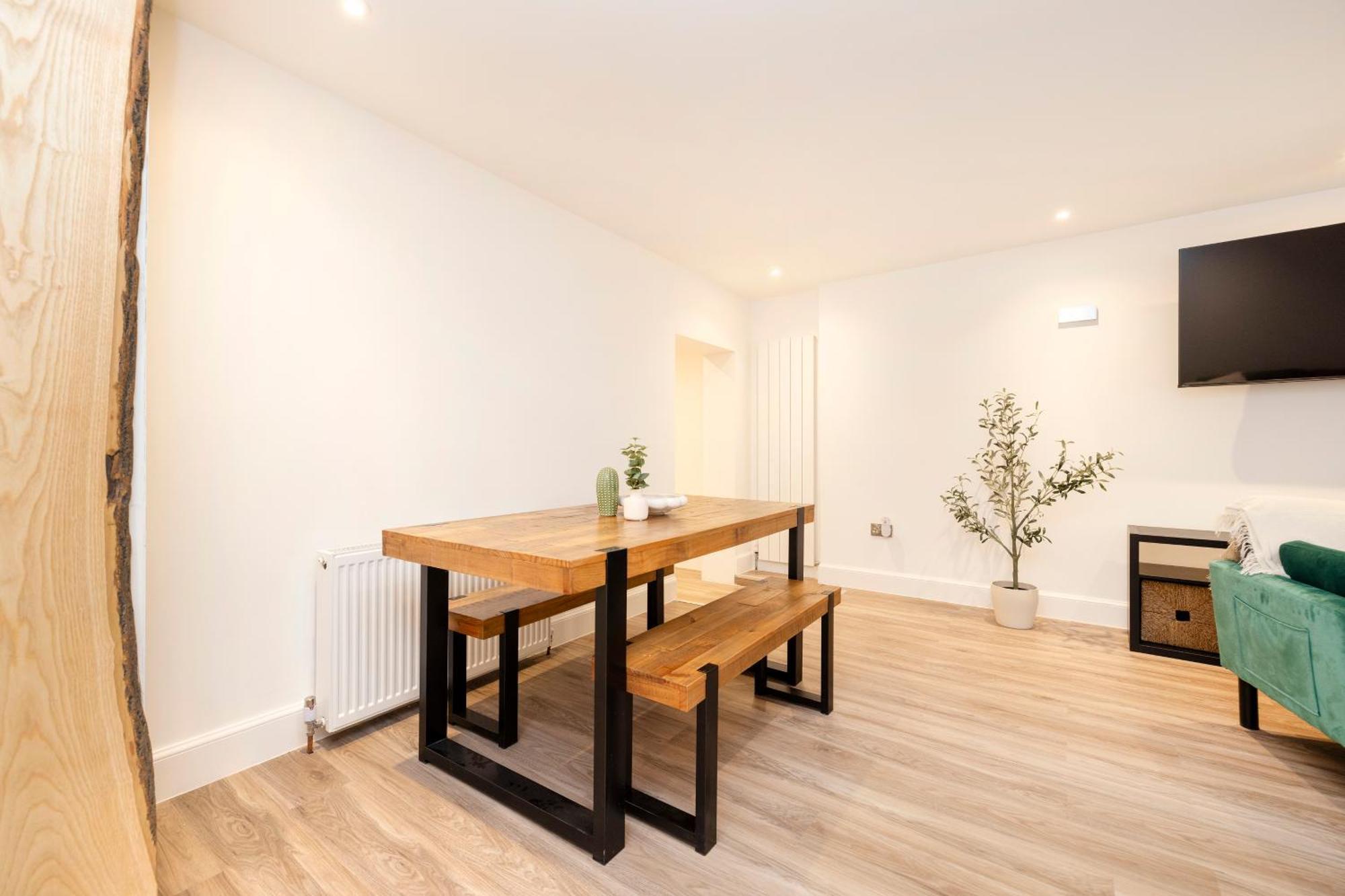 Joivy 3Br Flat In Haymarket With Free Parking EDI Exteriér fotografie