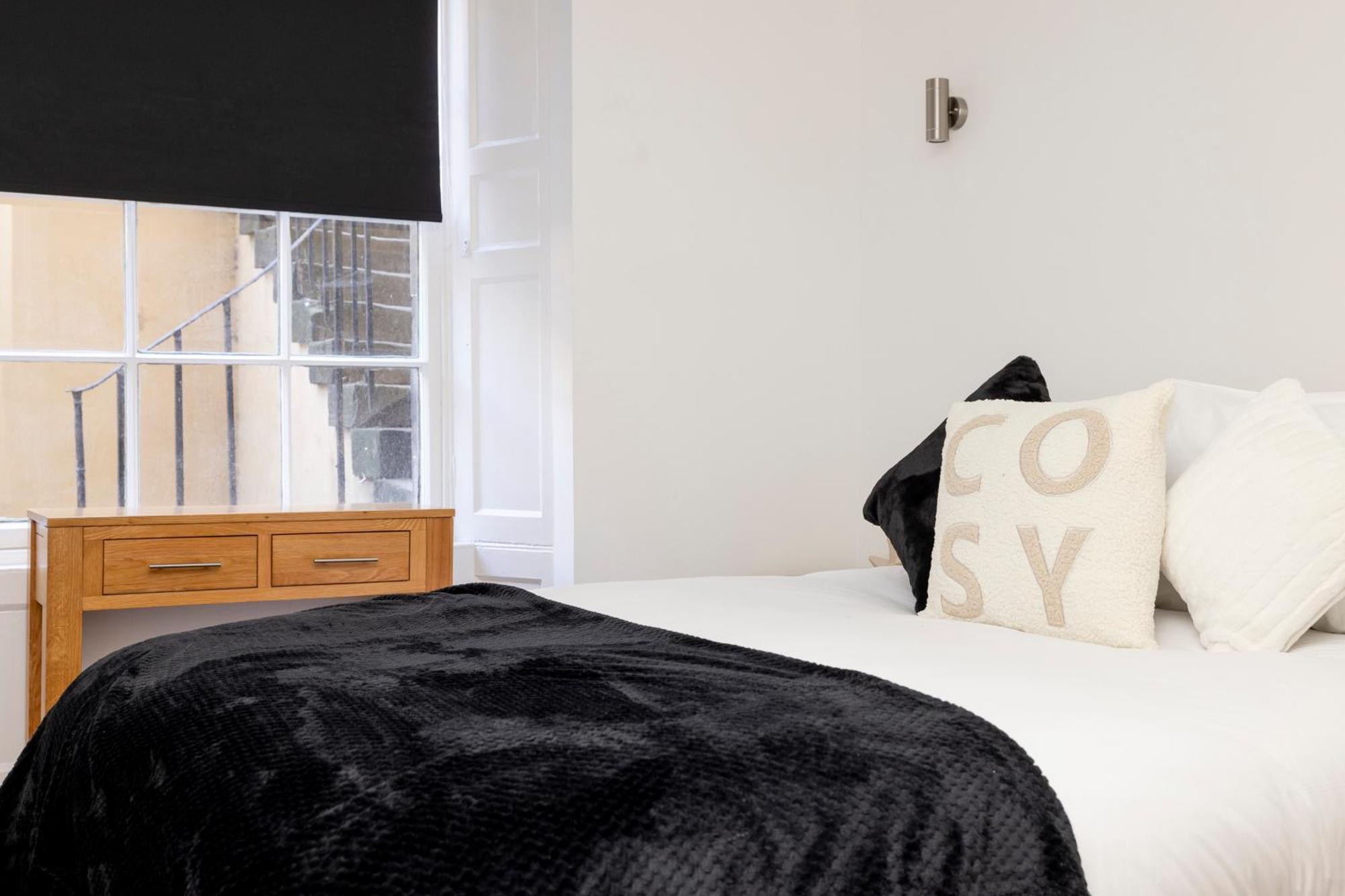 Joivy 3Br Flat In Haymarket With Free Parking EDI Exteriér fotografie
