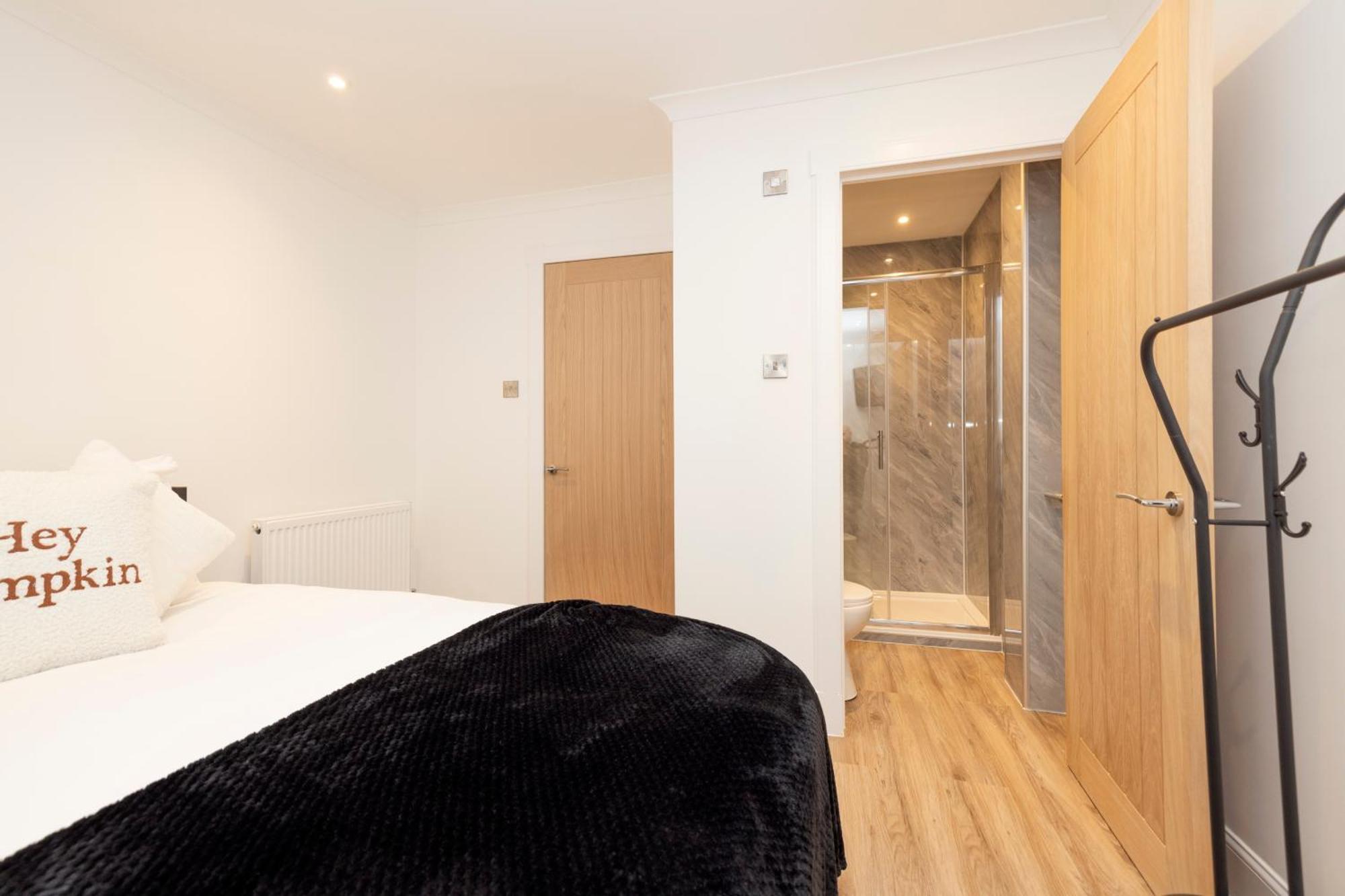 Joivy 3Br Flat In Haymarket With Free Parking EDI Exteriér fotografie