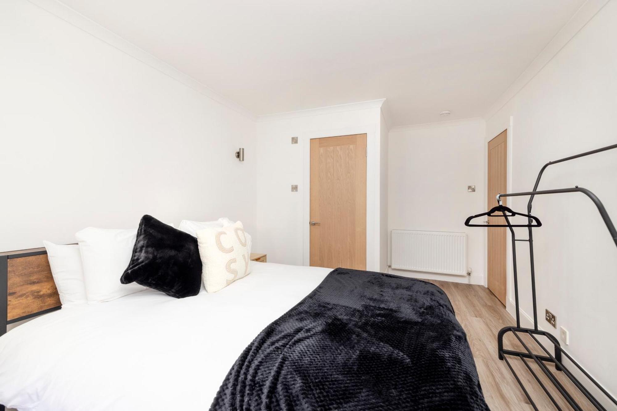 Joivy 3Br Flat In Haymarket With Free Parking EDI Exteriér fotografie
