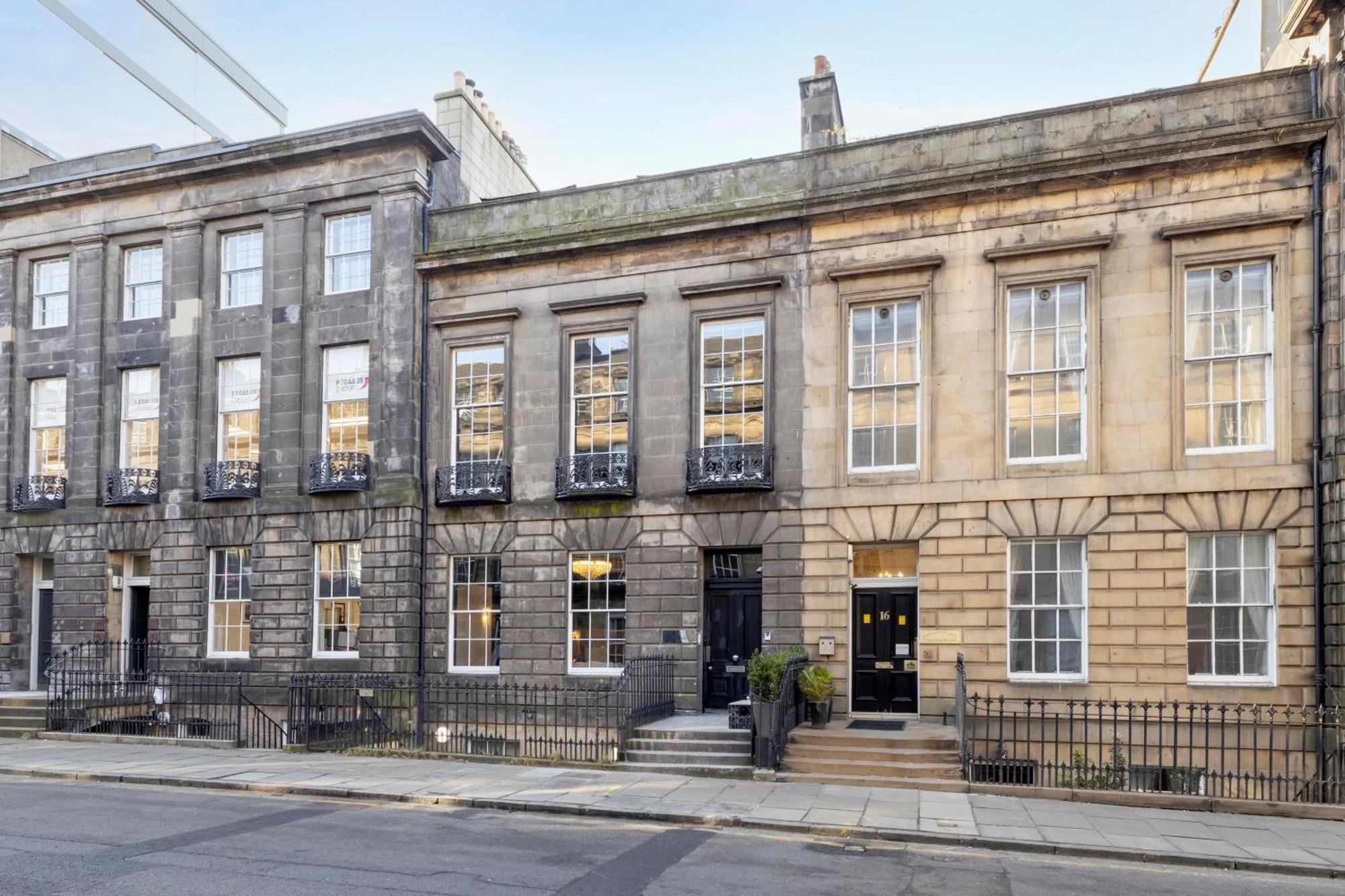 Joivy 3Br Flat In Haymarket With Free Parking EDI Exteriér fotografie